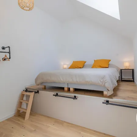 Maison De Renovee Sur L'ile Fluviale De Chalonnes, Terrasse, Bbq, Pret De Velos - Fr-1-622-61